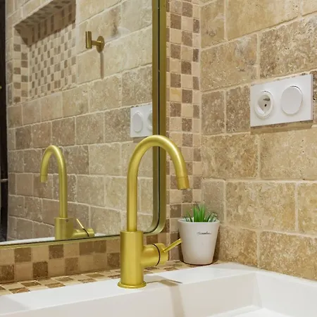 Plein Centre - Climatisé - Proche Cité Médiévale *